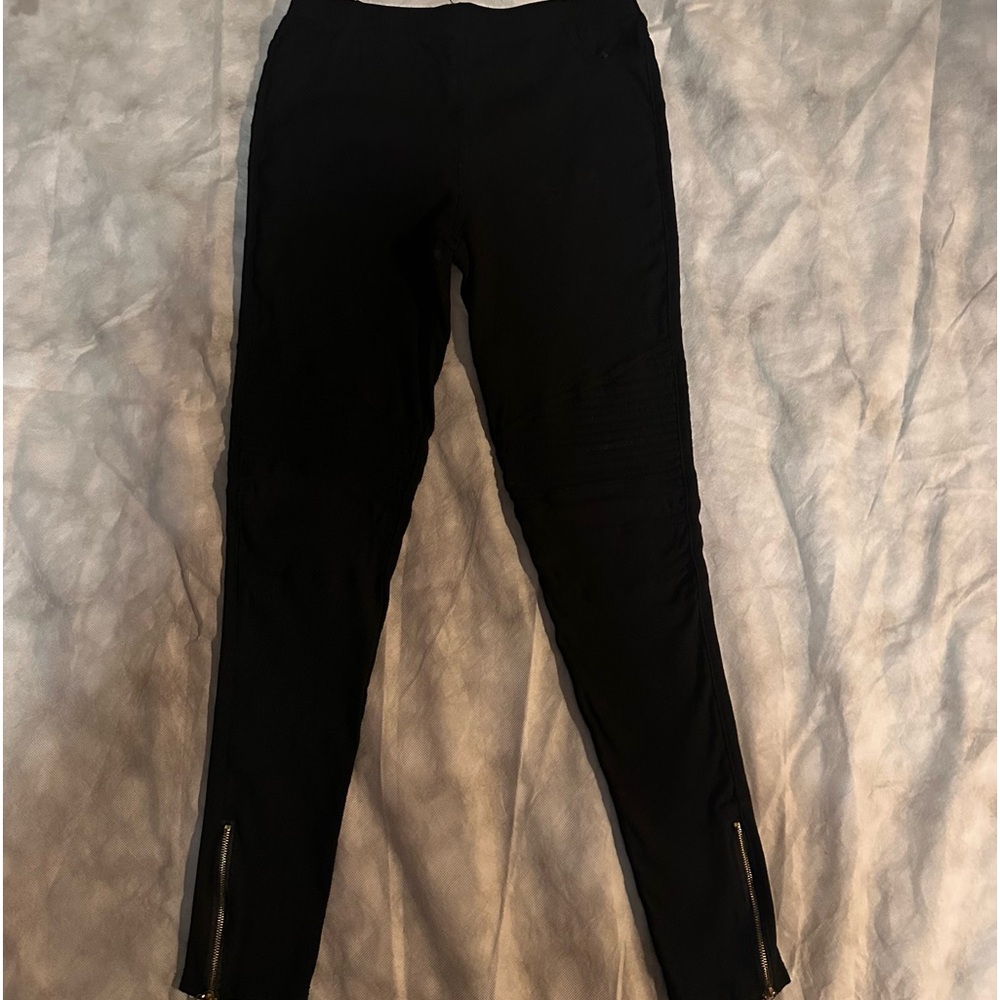 Gentle worn Blk Pants. Stretchy material with zipper on the sides. Size medium.